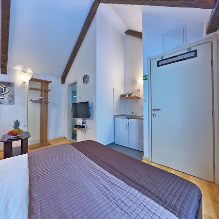 Studio Sime Apartment Split Room photo